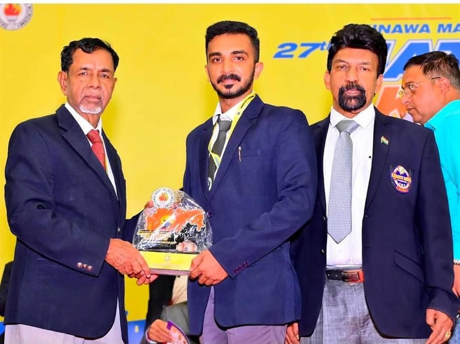 Sensei Pranav Prasanth receiving a memento at National Championship 2024
